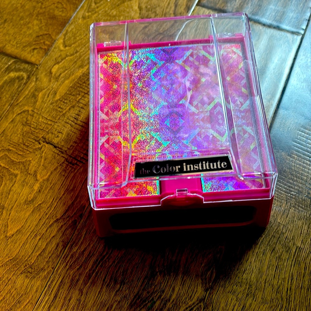 Nail polish dryer